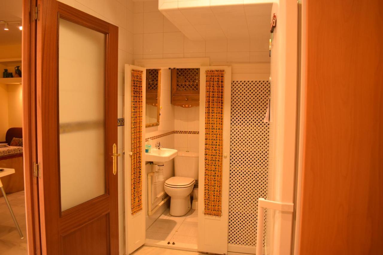 Duplex Donkey Parking Apartment Севиля Екстериор снимка