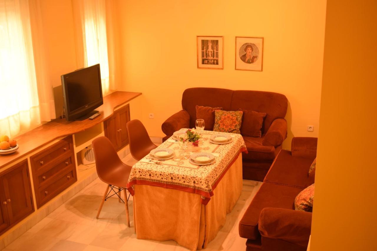 Duplex Donkey Parking Apartment Севиля Екстериор снимка