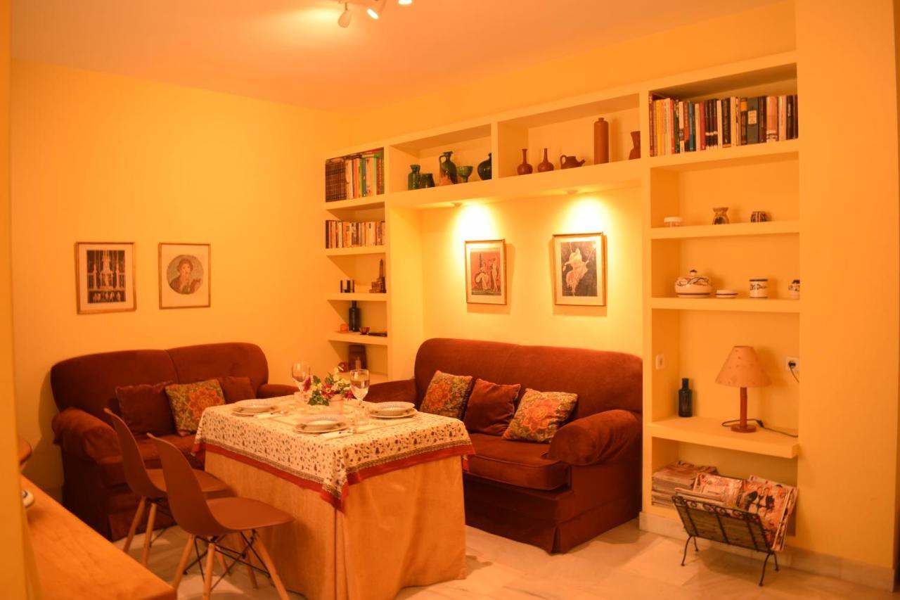 Duplex Donkey Parking Apartment Севиля Екстериор снимка