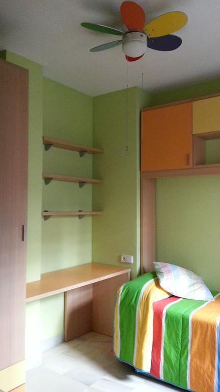 Duplex Donkey Parking Apartment Севиля Екстериор снимка