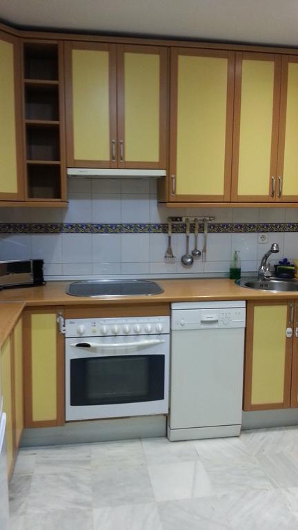 Duplex Donkey Parking Apartment Севиля Екстериор снимка