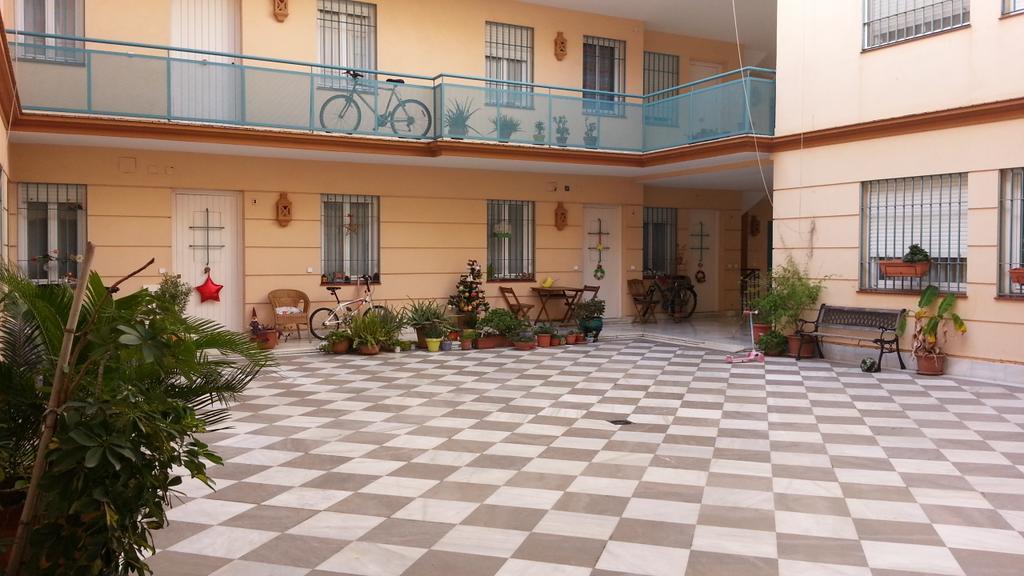 Duplex Donkey Parking Apartment Севиля Екстериор снимка